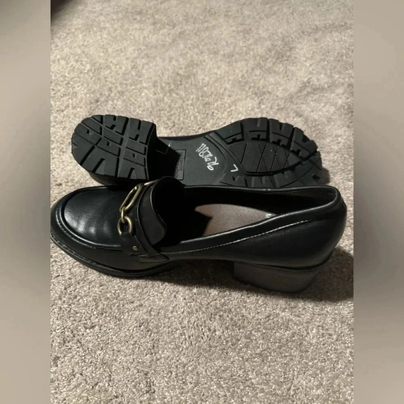 White mountain woman’s chunky heel platform loafers with brass chain size 11M‎ - Picture 2 of 3